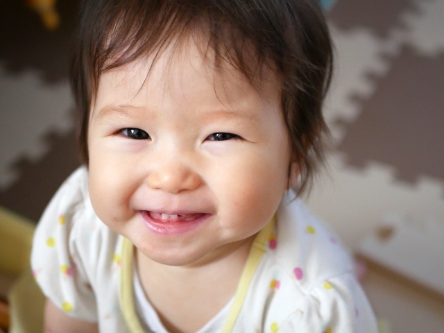 赤ちゃんの歯磨きのやり方は うがいなしの虫歯予防法も大公開 こっころ